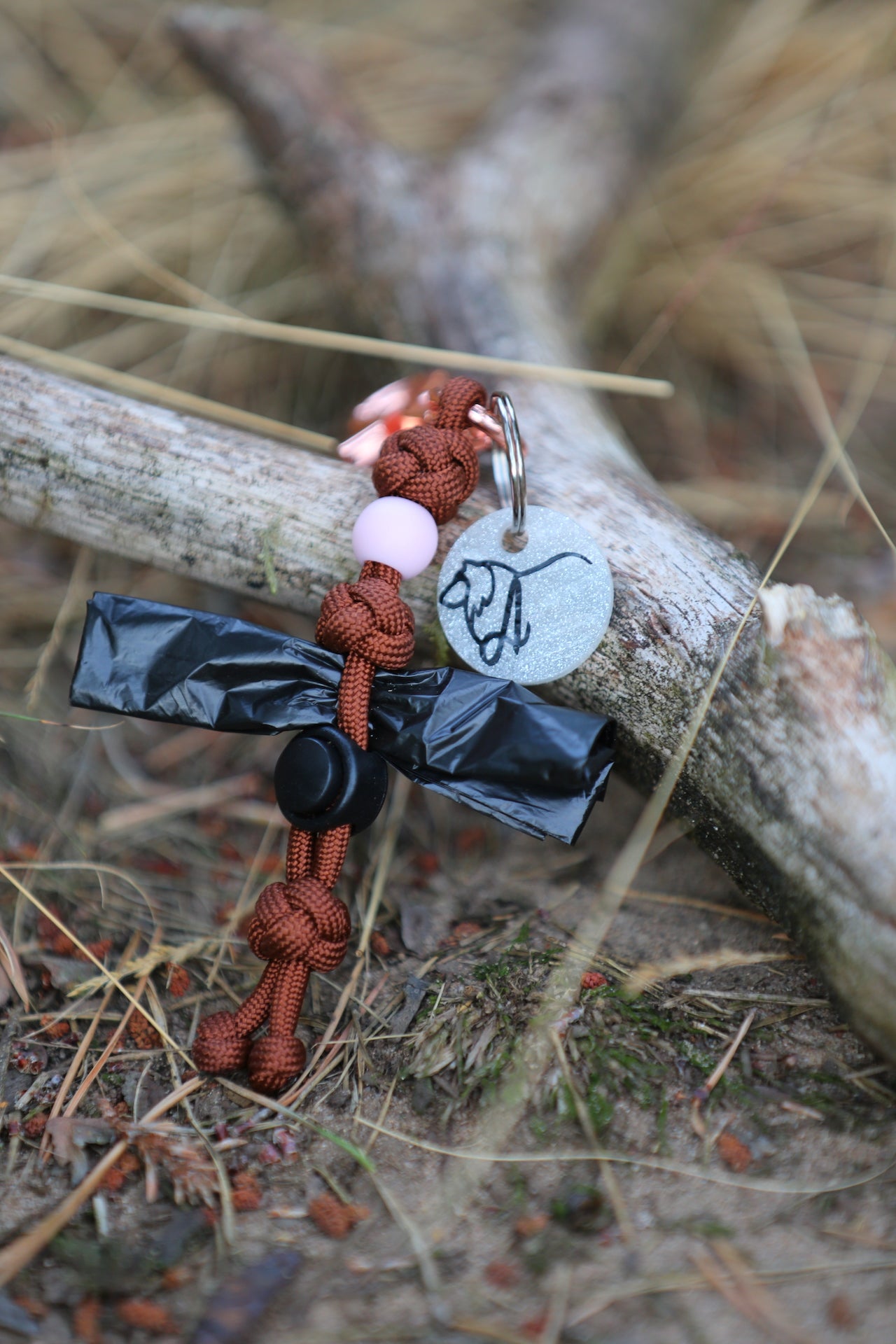 Individueller Kotbeutelhalter aus Paracord